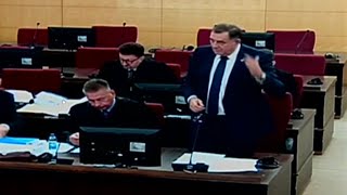 Video iz sudnice  Dodik tražio da mu se dokumenti dostave na srpskom jeziku i ćirilici [upl. by Patt]