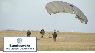 Fallschirmjäger der Bundeswehr – Rundkappe vs Gleitschirm – Unterschiede und Gemeinsamkeiten [upl. by Inittirb355]