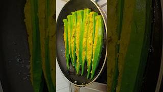 Bharwa Bhindi Recipe 😋  Bhindi Masala bhindi shorts short viralshort cooking [upl. by Bettina9]