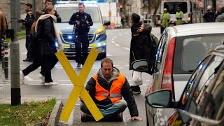 Klimaaktivisten blockieren Kölner Innenstadt [upl. by Kimball]