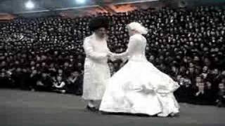 Satmar Rabbi Aron Teitelbaum Mitzva dance [upl. by Puiia425]