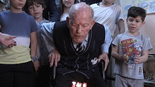 Saturnino el leonés más longevo cumple 111 años [upl. by Yelda]