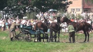 Wywrócona bryczka i spłoszone konie na rekonstrukcji Bitwy Warszawskiej w Ossowie 14082010 [upl. by Elnar]