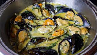 How to make GARLIC BUTTER MUSSELS vlogmas2023 [upl. by Allemat]