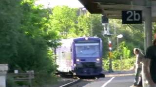 Einfahrt von drei RegioShuttles der BodenseeOberschwabenBahn in Friedrichshafen Hafenbahnhof [upl. by Leonanie]