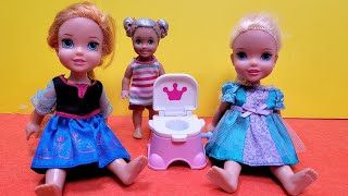 Potty training  Elsa amp Anna toddlers  Barbie dolls [upl. by Shaer46]