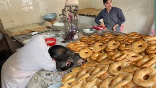 BakarKhani Making Process  Breakfast TandOOri BakarKhani  Street Food Kartarpura Rawalpindi  Food [upl. by Odarbil164]