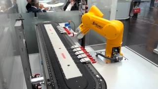 Stäubli Roboter und Beckhoff LinearAntrieb mit hoher Geschwindigkeit auf der HannoverMesse 2016 [upl. by Pauline]