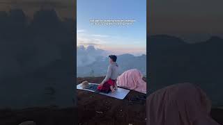 jauh jauh ke gunung nyari ketenangan ternyata yang bikin tenang sholat [upl. by Matejka]