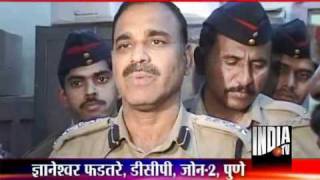 Army Jawans In Pune Beat Up Policemen Ransack Police Station Over Traffic Challan [upl. by Bambie]