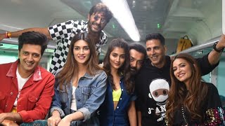 Akshay Kumar Kriti Sanon Bobby Deol Travel to Delhi on Special Housefull 4 Express Train [upl. by Malloy348]