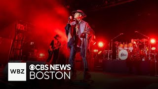 Janes Addiction frontman and guitarist get into fight onstage at Boston concert [upl. by Freddie]