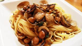 Primo piatto natalizio linguine con vongole noci nocciole e pinoli [upl. by Seigler]