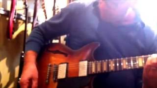 IBANEZ AMV10a  ARTCORE VINTAGE série  The smaller one [upl. by Ettelohcin]