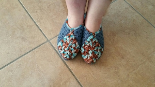 Babbucce Granny SquareBooties HÄKELNbotines GANCHILLOSOCKS CROCHETCalze notte [upl. by Nnylesor764]