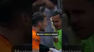 Mertens kaleciyi teselli ediyor Mertens yine sempatik yine samimi galatasaray mertens shorts [upl. by Lorac]