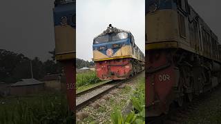 lalmoni Express through puss gaibandha station ytshorts railwaystation shorts train railway [upl. by Aryn861]