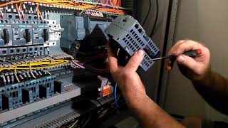 Installing a PLC Siemens 1215 [upl. by Berk]