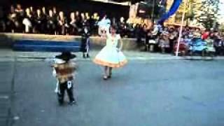 Baile de cueca del pequeño Alberto [upl. by Goldsmith]