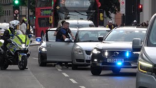 RUMBLER SIREN City of London Police vehicle box in Aldgate East  convoy back to custody [upl. by Nnazil]