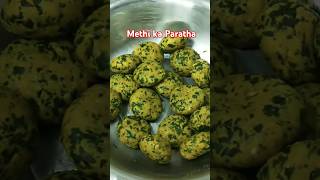 Methi ka parat ketna acha bana hai food doughpastryrecipes greenscreenfoodlovermasterchef [upl. by Callahan]