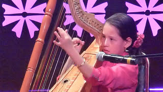 Niña tocando arpa MOLIENDO CAFÉ Y LA BALADA DEL MARIACHI Sofía González弹竖琴的女孩。 [upl. by Laszlo]