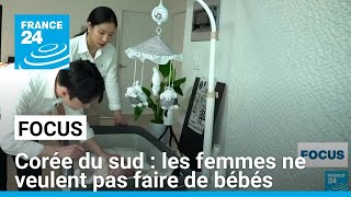 En Corée du sud les femmes désirent de moins en moins faire des bébés • FRANCE 24 [upl. by Arnaldo409]