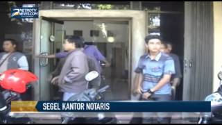 Warga Segel Kantor Notaris [upl. by Oicor]