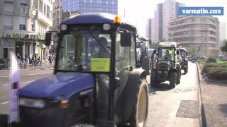 Toulon  140 tracteurs contre la LGV [upl. by Gnouh308]