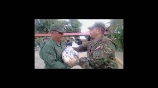 Entrega de Bolsas de Alimentos al Personal Militar Orgánicos de la 43 BAC [upl. by Kovacev949]