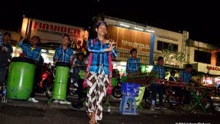 ANGKLUNG MALIOBORO [upl. by Ramon]