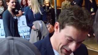 Gedeon Burkhard schreibt Autogramme bei STAR TREK Premiere 2013 Berlin [upl. by Venuti]