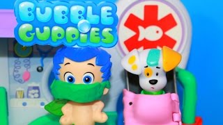 Bubble Guppies Playset Check Up Center  Rock n Roll Toy Review [upl. by Skippie]