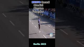 Nuevo Record Mundial Femenino Maraton Berlin 2023 wwr atletismo marathon shortvideo shorts [upl. by Switzer]