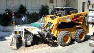 Roata excavat sapator santuri Simex T450 pe mini incarcator Mustang 2086  obstacol partea 2 [upl. by Oynotna]