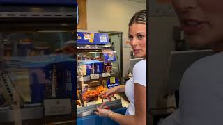 AUNTIE ANNES V WETZEL’S PRETZEL’S CAST YOUR VOTES BELOW auntieannes wetzelspretzels minivlog [upl. by Naejeillib]