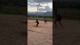 Disfrutando el Voleibol de Playa 🏖️🏐 saltovertical deporte [upl. by Rikahs515]