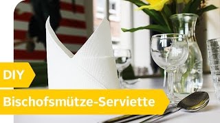 Servietten falten Die Bischofsmütze – DIY Anleitung  Roombeez – powered by OTTO [upl. by Ykcub]