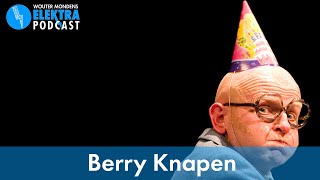 Berry Knapen  Wie deelt die frikandellen uit [upl. by Oaht]