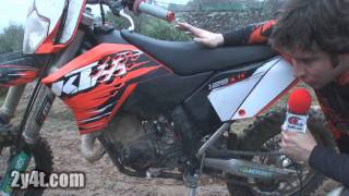 KTM 125 EXC 2010  Las pruebas de 2y4tcom [upl. by Kerrison986]