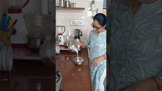 काठीयावाडी गुजराती खट्टी मीठी कढी रेसीपी Gujarati Kadhi youtube viral Sonalcooks [upl. by Orran]