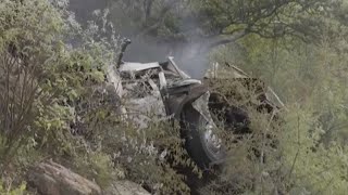 Autocarro cai de uma ponte na África do Sul e mata 45 pessoas [upl. by Largent]