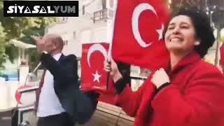 Tunç soyer İzmir sokaklarında Eğlenceli Enerjik bir şekilde Dans ediyor [upl. by Edahc]