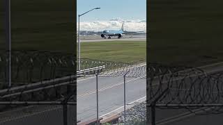 Boeing 777300ER Korean air insane landing at OHare ohareairport koreanair [upl. by Narra819]