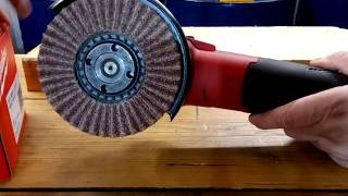 Wood grinding with lamella disc and Milwaukee AG 800125 E angle grinder [upl. by Ran398]