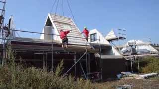 Vadeko  Plaatsen houtskeletbouw prefab kap op recreatiewoning [upl. by Duggan]