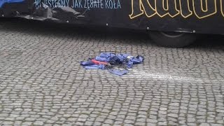 Polscy patrioci palą flagę UE na marszu antyimigracyjnym Katowice [upl. by Erle508]