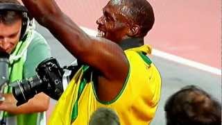 Usain Bolt Steals a Camera and Takes Pictures of Yohan Blake After Winning 200m Olympics 2012 [upl. by Margarete]