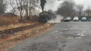 LNE LONGBELL 3 CHIME CNJ 113 leads the santa train past schuykull haven [upl. by Silra]