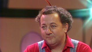 Coluche se défend 1985 [upl. by Eilatam]